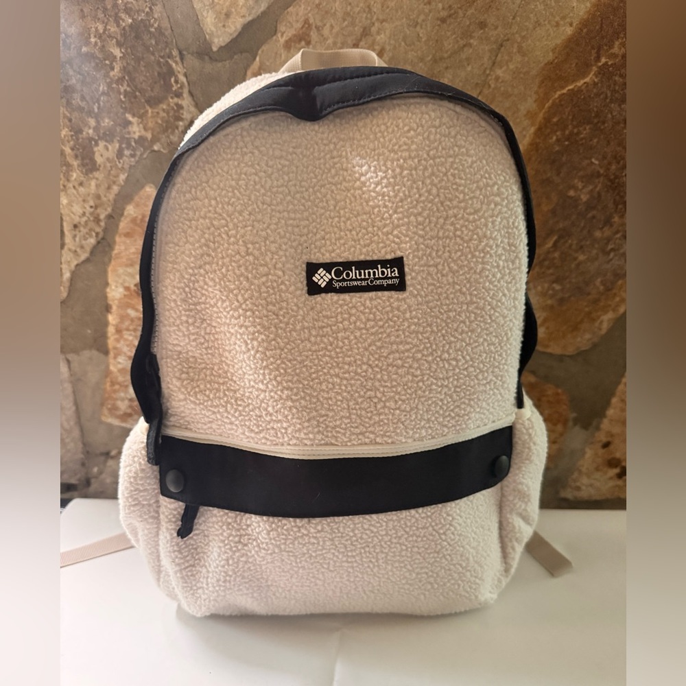 Columbia Fleece Cream and Black Backpack - Picture 4 of 15
